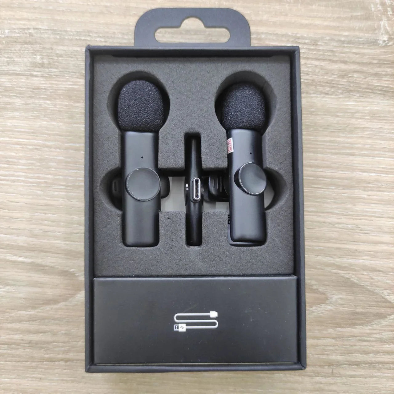 K11 2-in-1 wireless lapel microphone for iPhone and Android smartphones with USB-C and Lightning receiver.