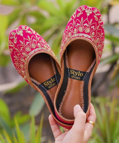 Traditional women footwear online Pakistan