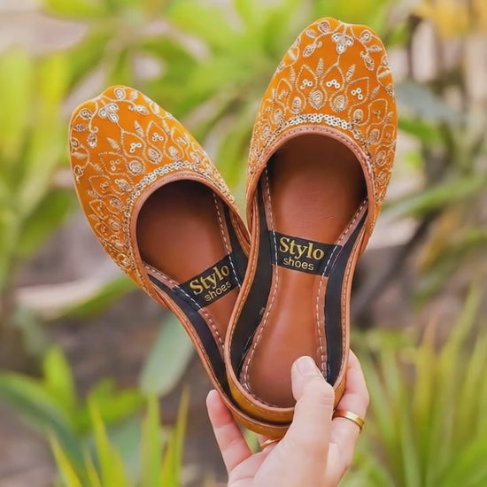 Stylish Eid khussa collection for girl