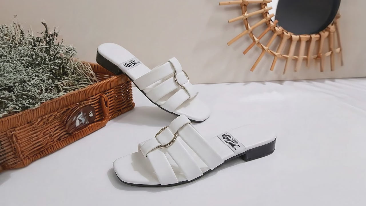 Comfortable ladies low heel shoes